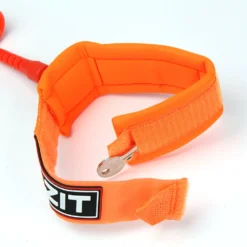 LEASH DE SUP HOWZIT COIL ORANGE -Équipement De Surf Soldes 2023 howzit leash coil sup 0015 img 2808 19 09 2022 10 20 38